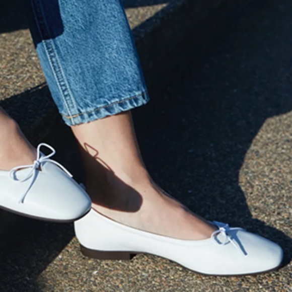 Everlane White Flats - Picture 3 of 9